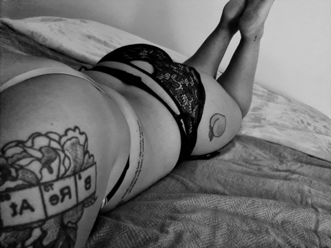 Header of h0ly_titsxo