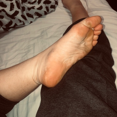 Header of prettypetitefeet2