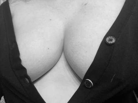 Header of prettytitties202